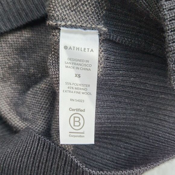 Athleta Women Jacquard Crew Sweater in Frosted Floral Black And Tan Extra Small - Picture 9 of 10